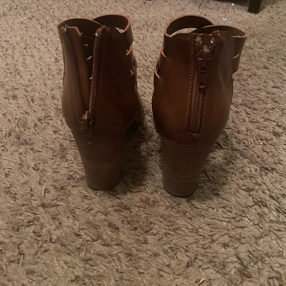 Heels! - Picture 4 of 4